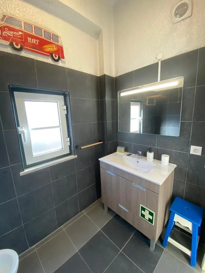 Tomas Surf Shelter Apartment Lisbon